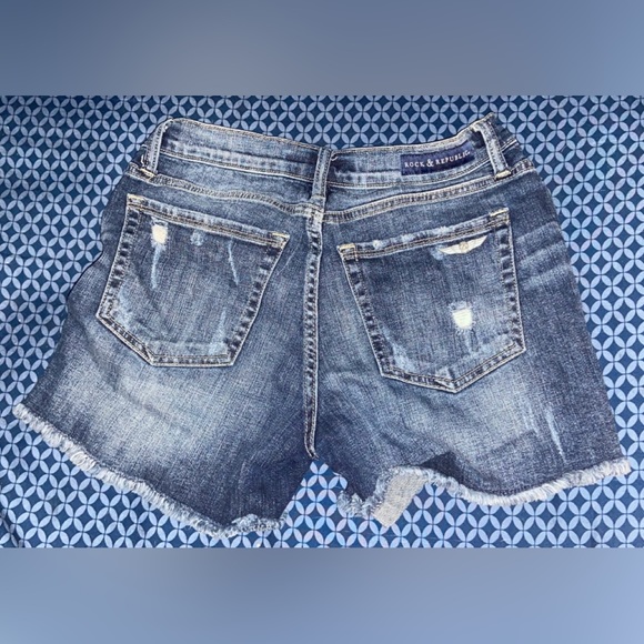 Rock and Republic shorts size 6 - Picture 2 of 2